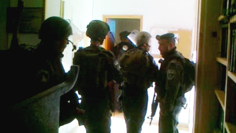 "בישיבה הופכים את המר למתוק". שוטרי מג"ב בתוך בית המדרש (הקול היהודי)