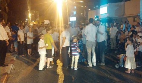 מאות יהודים מפגינים כנגד אזלת היד בלוד (סוכנות תצפית)