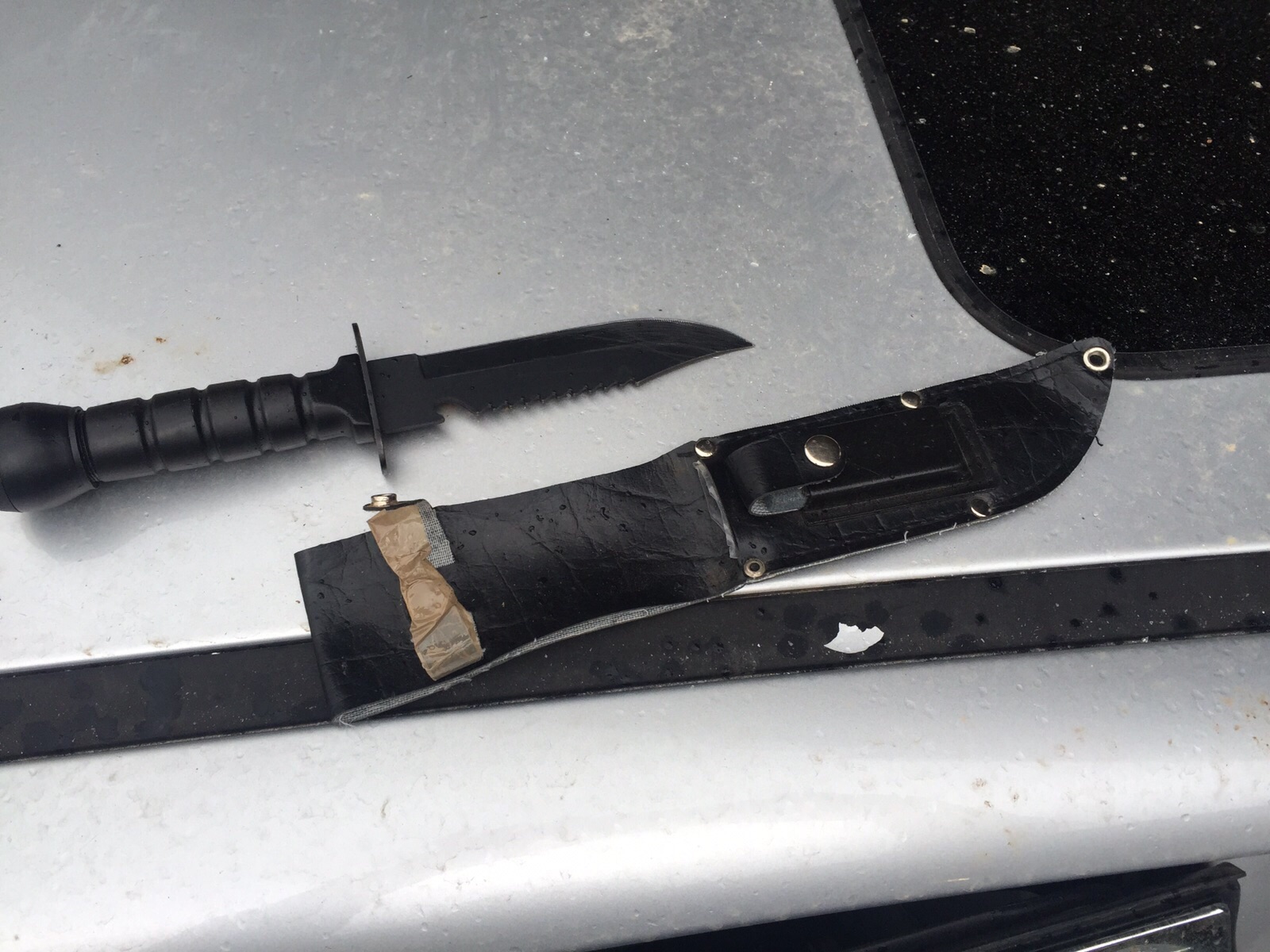 סכינים שנמצאו ברכב של המחבלת (ללא קרדיט)