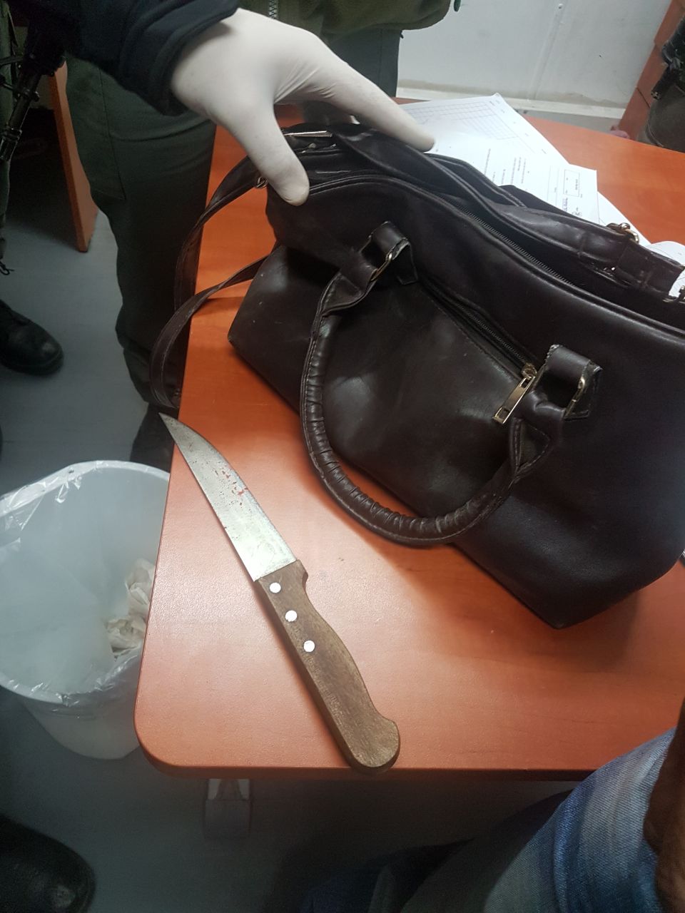 הסכין של המחבלת במחסום קלנדיה (דוברות המשטרה)