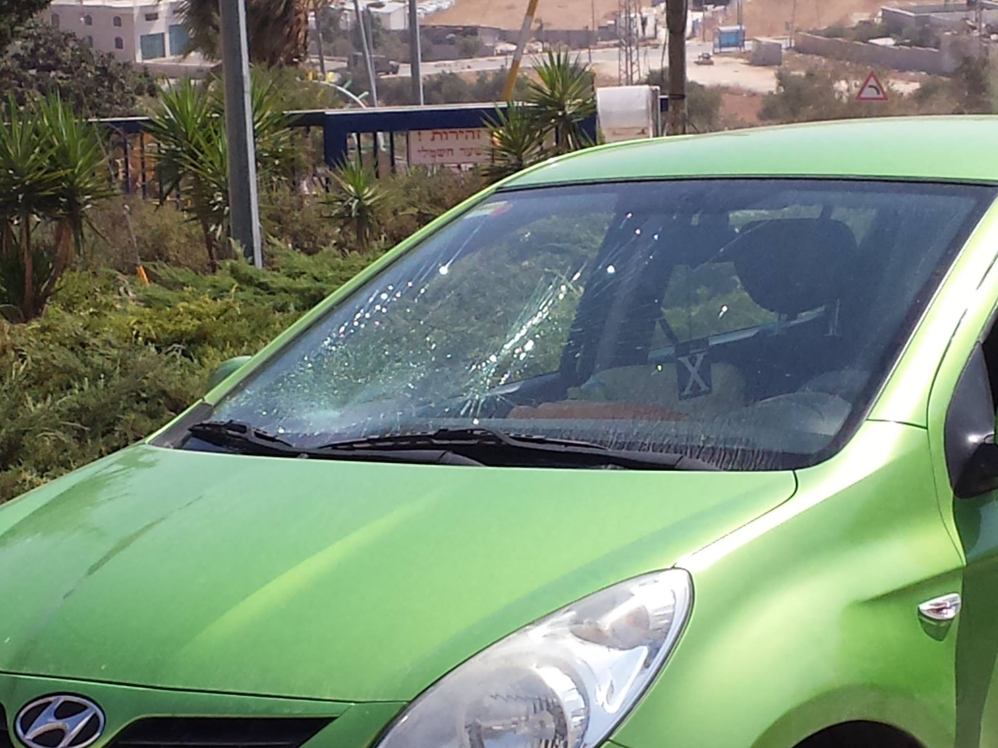 רכב שנפגע ליד מגדלים (פייסבוק ביטחון שומרון)