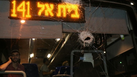 תשעה יהודים נרצחו במהלך השבוע שחלף. אוטובוס שהותקף השבוע סמוך לירושלים (הלל מאיר, סוכנות תצפית)