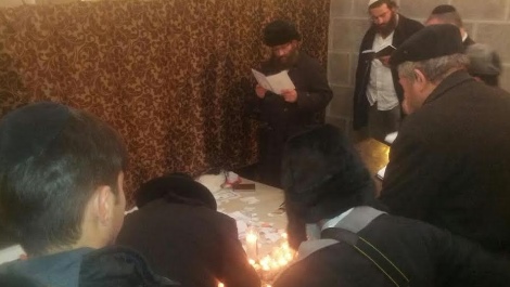 מתפללים על קברו של 'בעל התניא', היום (אומן אקספרס)