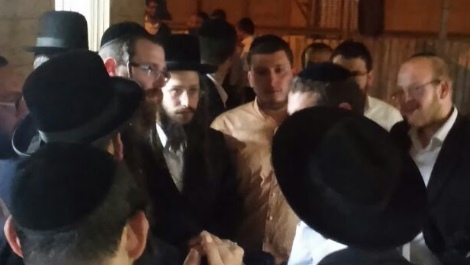 תושבי ביתר מפגינים מול בית ראש העיר, אמש