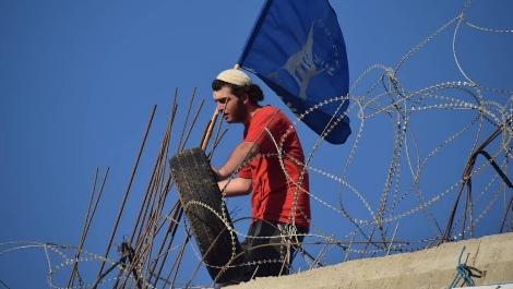 "נאבק בכוח. יהיה פינוי קשה". ביצורים בנייני דריינוף. ארכיון (ענבל גרוס, סוכנות תצפית)