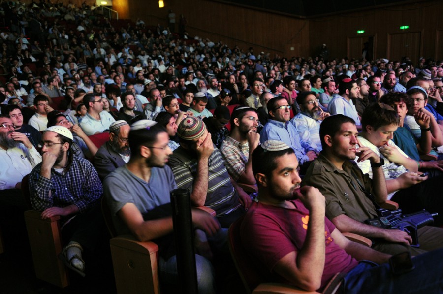 י"ט כסלו בשנה שעברה בבנייני האומה (מאיר אלפסי)