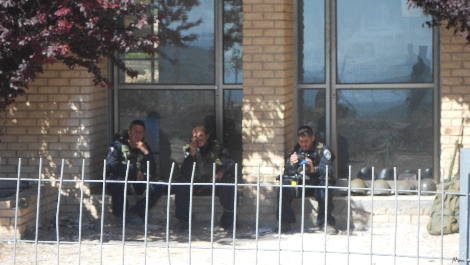 "חילול קודשי ישראל". שוטרים בכניסה לבית המדרש