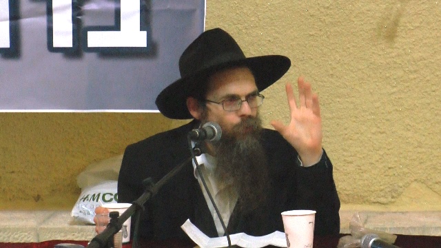 "פועלים בצורה לא פוליטית". הרב יצחק שפירא בכנס
