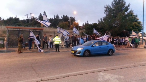 ההפגנה בצומת אלון שבות, הערב (אברהם וייס, סוכנות תצפית)