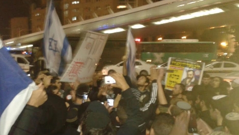 "דם יהודי אינו הפקר". הפגנה הערב בכניסה לירושלים (יהודה רחמים)