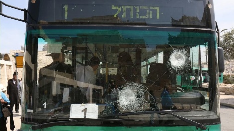 האוטובוס לאחר שהותקף, היום (הלל מאיר,סוכנות תצפית)