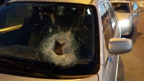 רכב שנרגם בידי ערבים השבוע בבנימין (סוכנות תצפית) רכב שנרגם בידי ערבים השבוע בבנימין (סוכנות תצפית)