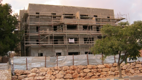 אתר בנייה בעמנואל
