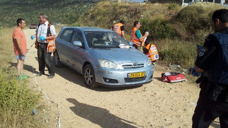 הרכב שנפגע מירי סמוך לדולב, היום (אהוד אמיתון, סוכנות תצפית)