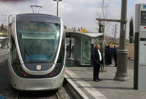 הרכבת הקלה שנפגעת מידי יום באזור פסגת זאב (הקול היהודי)