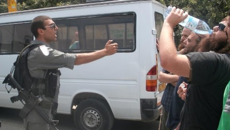 קצין דרוזי מאיים להתיז גז על יהודים ביצהר (ארכיון. הקול היהודי)