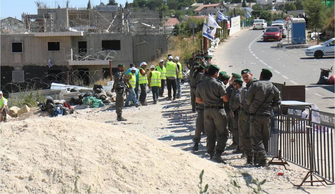 נערכים להרס. הכוחות בבית אל היום (שריה דיאמנט, סוכנות תצפית) 