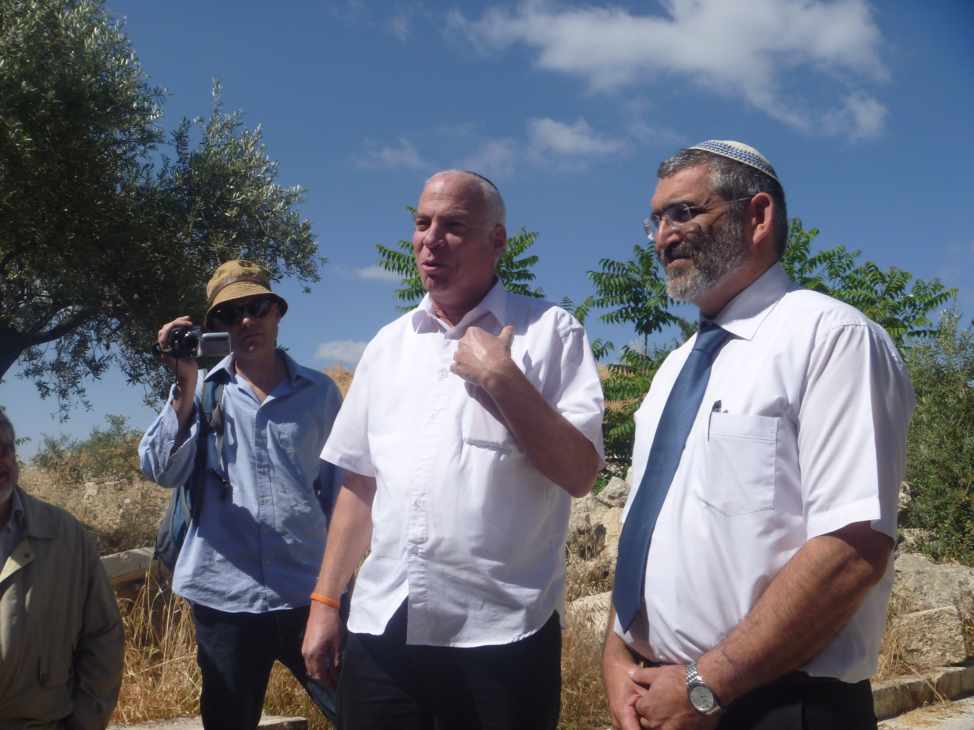 אורי אריאל ומיכאל בן ארי בהר הבית (המטה המשותף לתנועות המקדש)