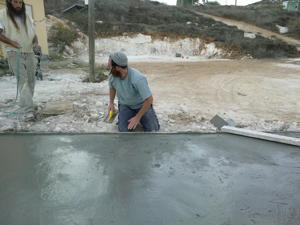 יהודים בעבודת בנייה. ארכיון (הקול היהודי)