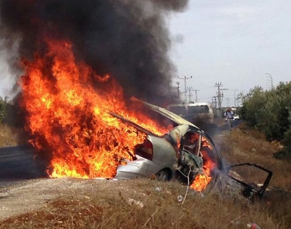 רכב שנפגע מבקבוק תבערה שהשליכו ערבים (מוא"ז גוש עציון)