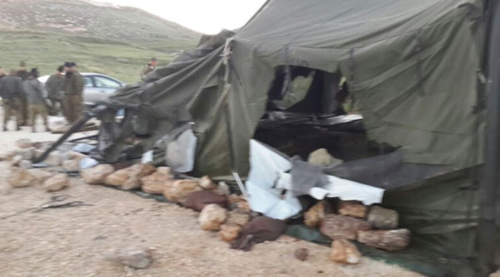 אוהל צבאי שנקרע במסגרת העימותים בין המתיישבים לצה"ל ביצהר (דובר צה"ל)