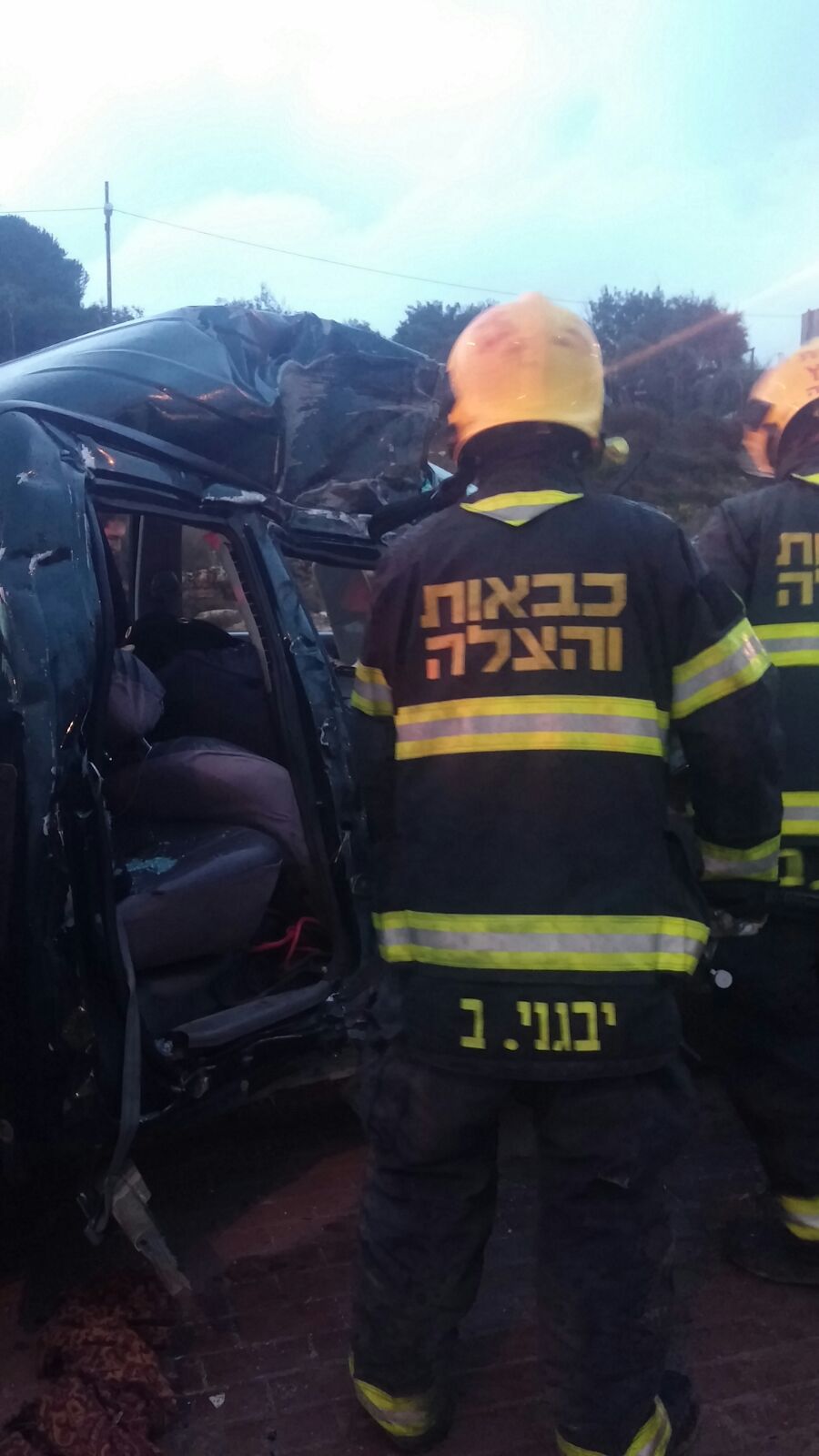 כוחות החילוץ במקום התאונה (דוברות כבאות יו"ש)