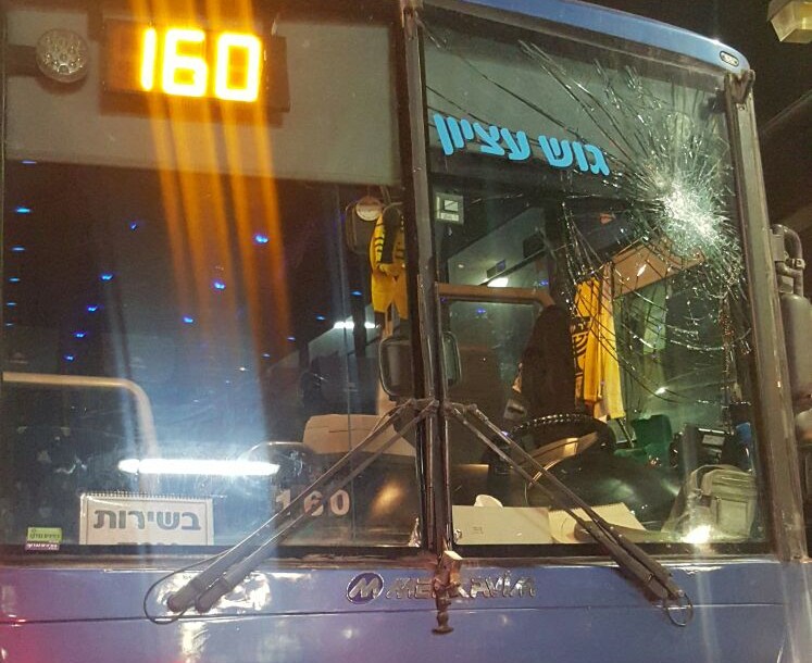 15 פצועים השבוע באירועים השונים. אוטובוס שנרגם השבוע בגוש עציון