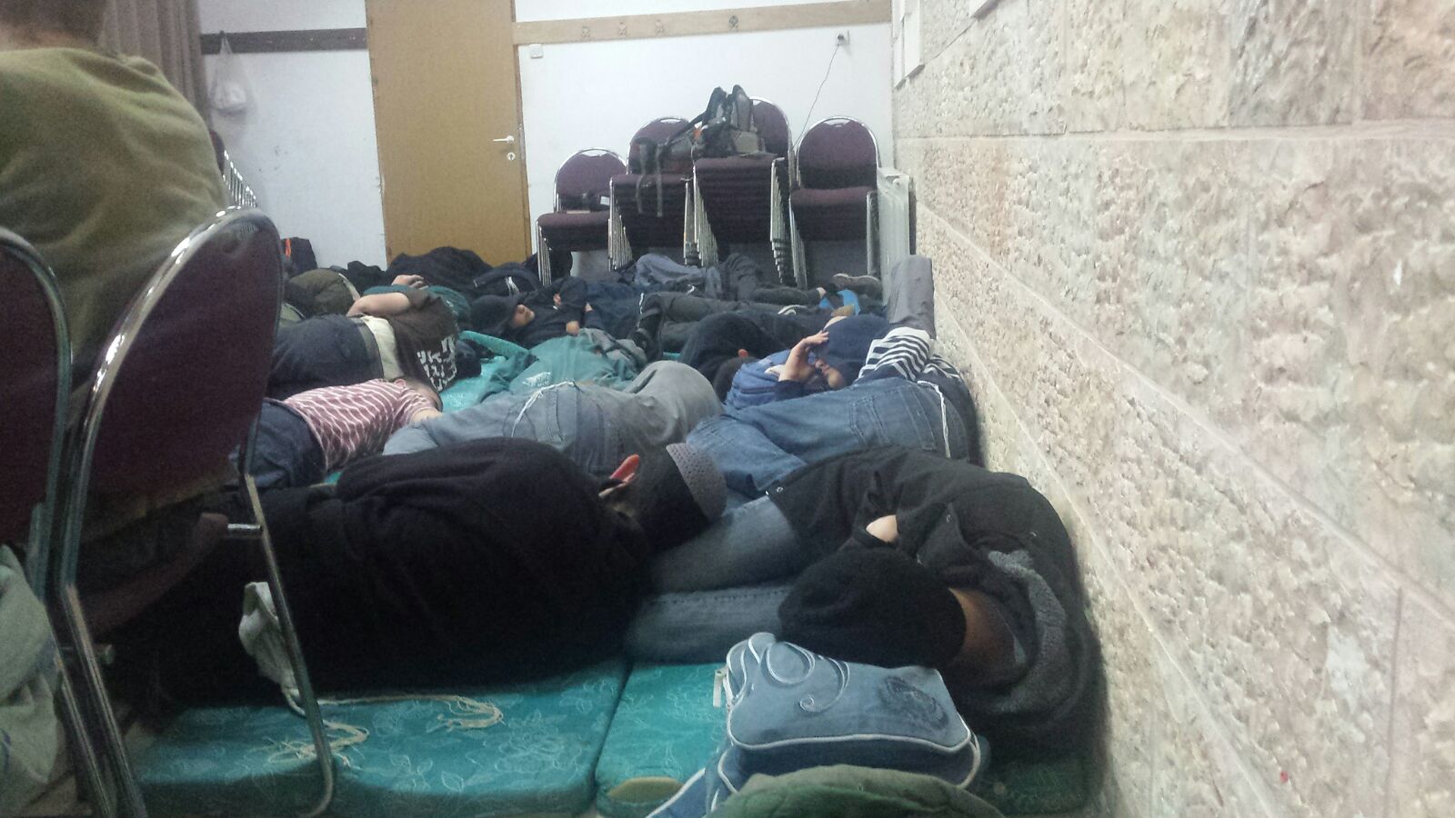 פעילים העבירו את הלילה בבית הכנסת (TPS)