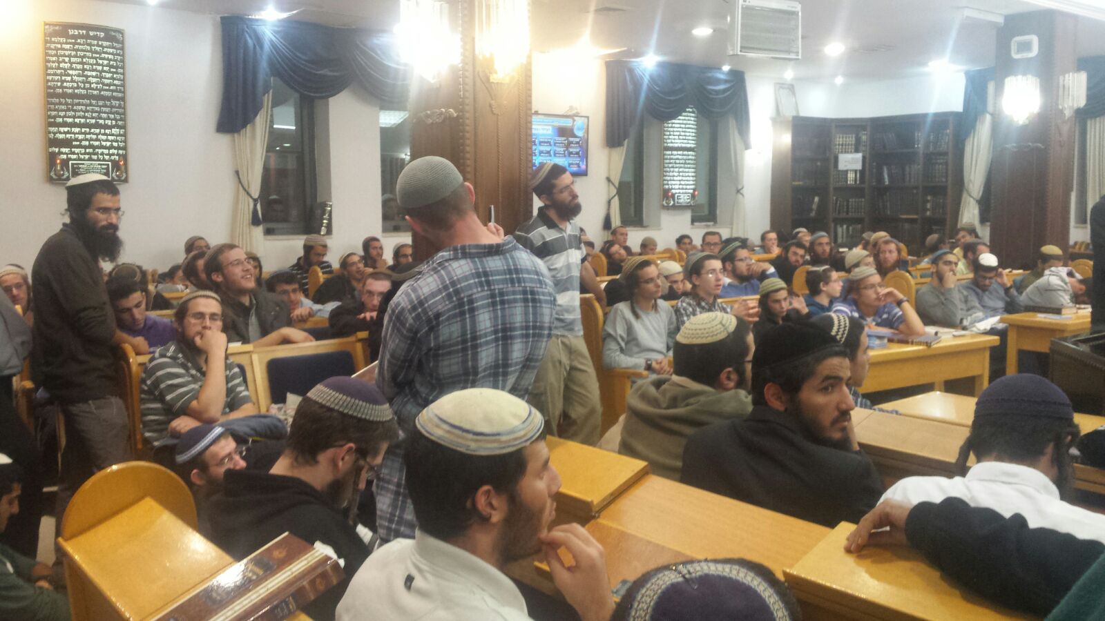 חלק מהפעילים בבית הכנסת (TPS)