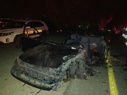 רכבם של החשודים בפריצה לאחר התאונה, אמש (איחוד הצלה)