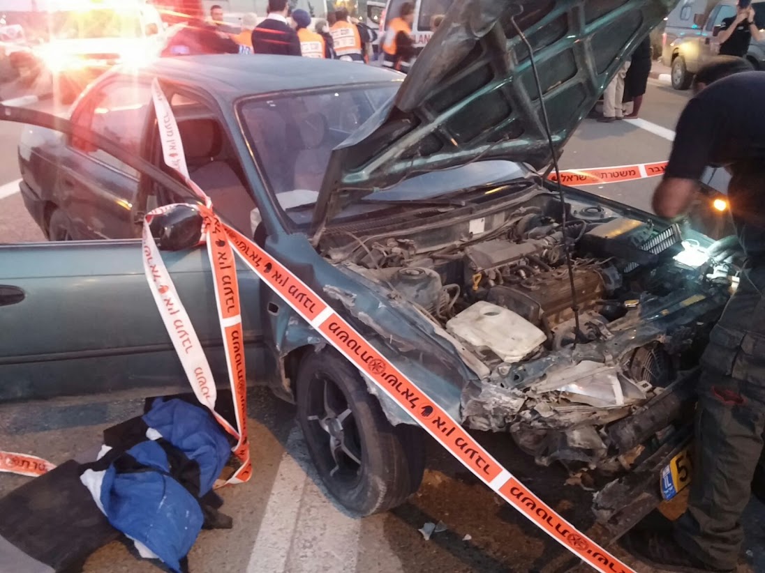 רכב שנפגע בפיגוע בגוש עציון, הערב (דוברות מוא"ז עציון)