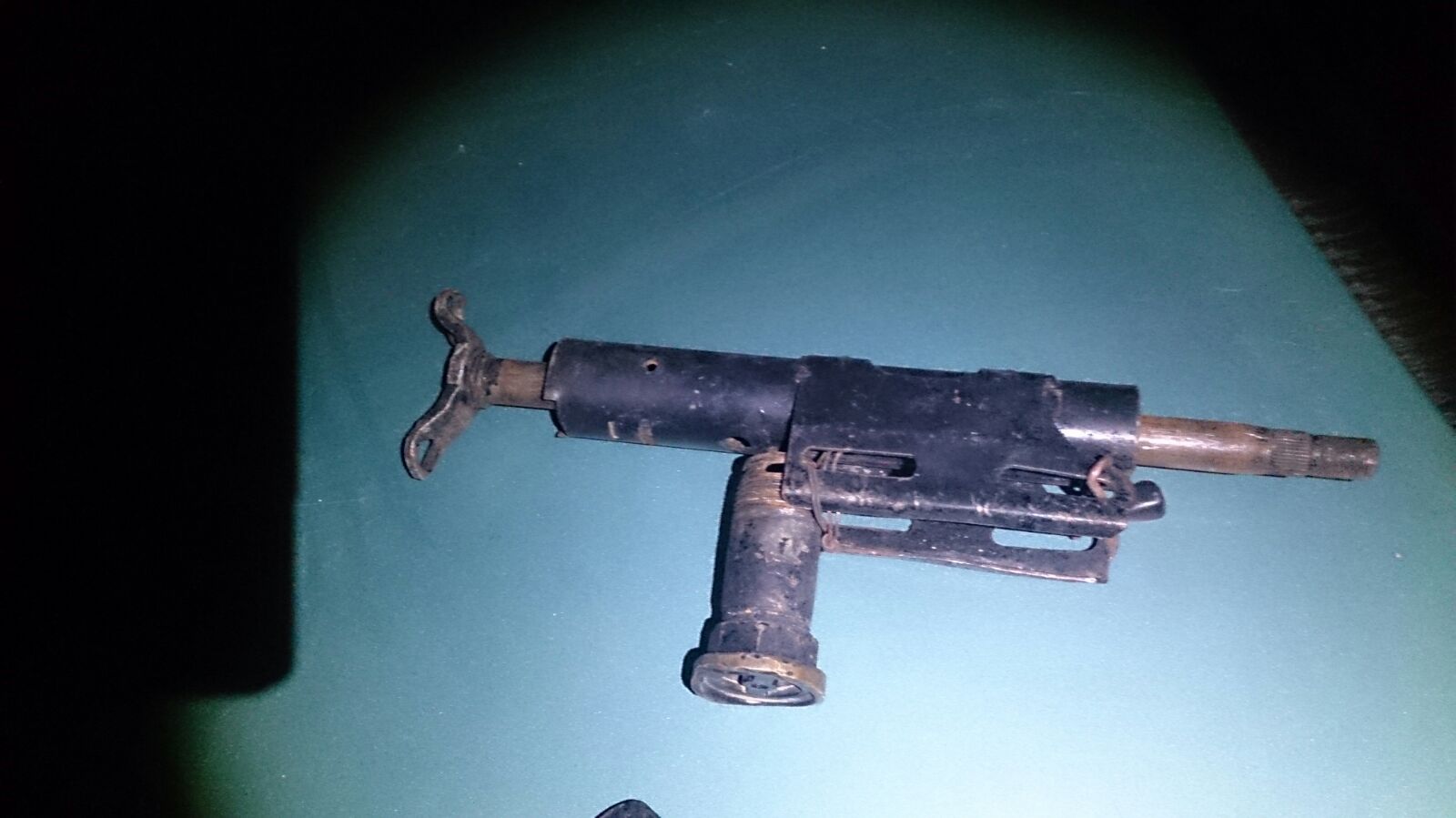 אחד מכלי הנשק שנתפסו בחברון, הלילה (דוברות המשטרה)