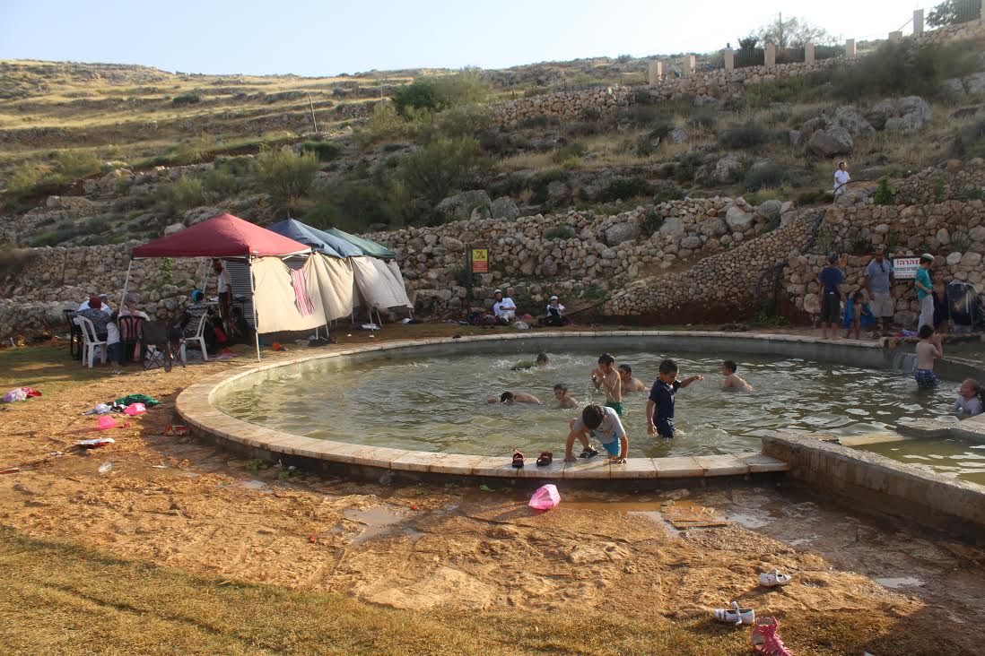 פארק תיירות חדש בבנימין, עיינות כרמים (מתנאל רחמים)