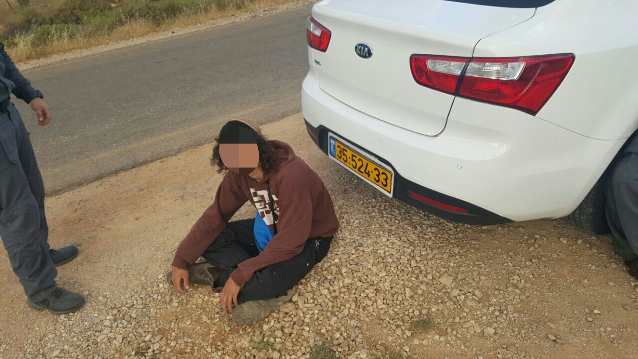 אחד העצורים במהלך הפשיטה אתמול (חוננו)