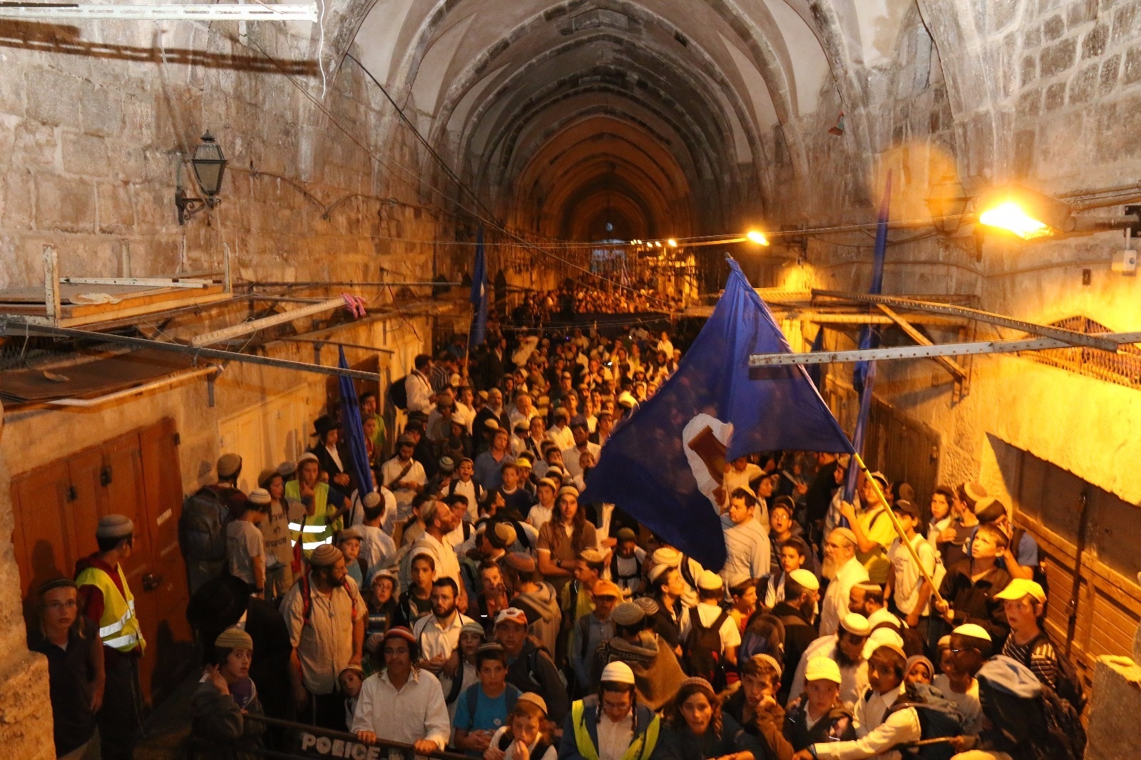 סיבוב השערים, אמש (אריאל זלגמו)