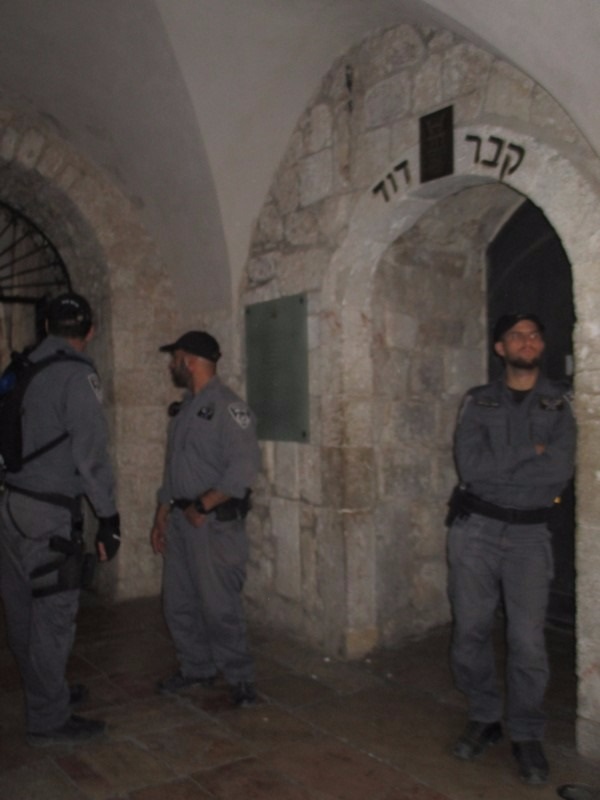 שוטרי יס"מ בכניסה לקבר דוד, הבוקר (חוננו)