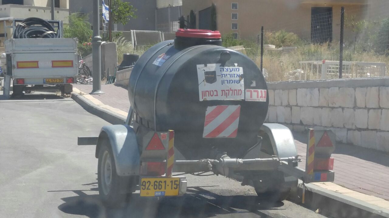 עוקב מים באחד מיישובי השומרון (מוא"ז שומרון)