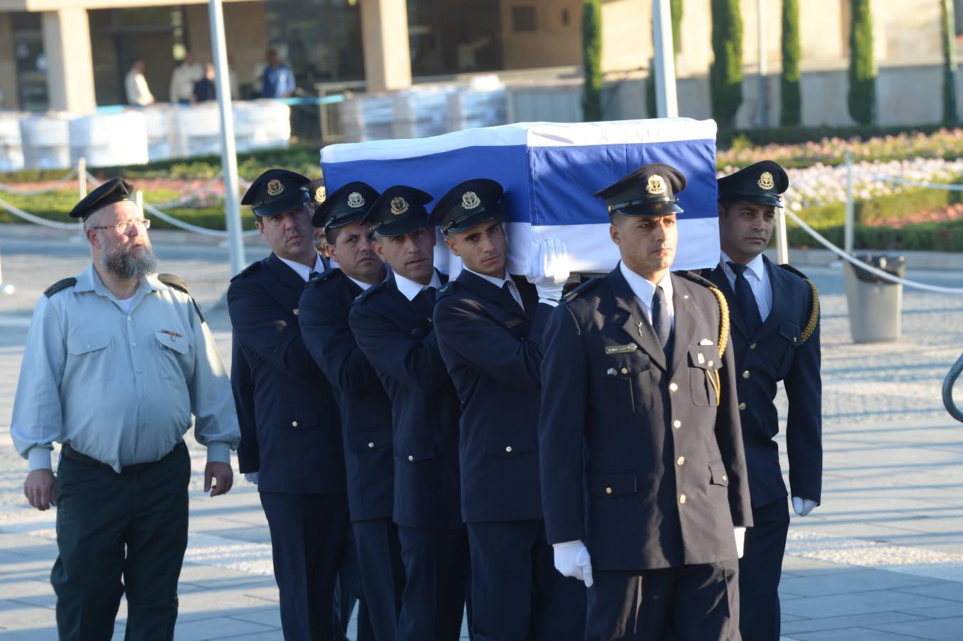 ארונו של פרס בדרכו לכנסת, הבוקר (עמוס בן גרשום, לע"מ)