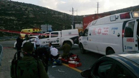 זירת הפיגוע בו נרצח אבי הי"ד באכזריות, בצומת אלון (דוברות המשטרה)