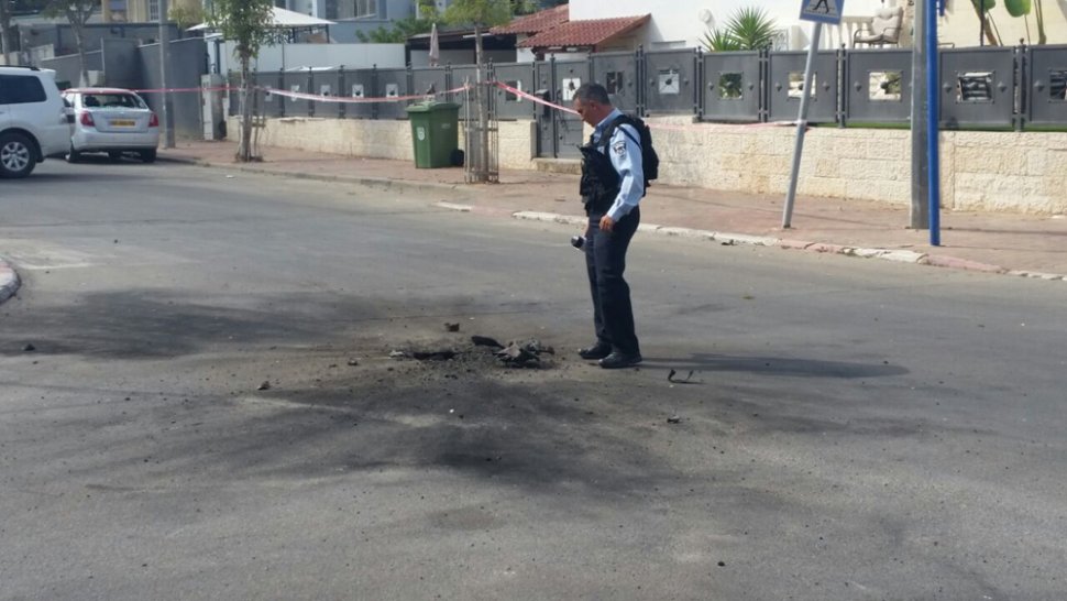 הרקטה שהתפוצצה בשדרות, היום (דוברות מד"א)