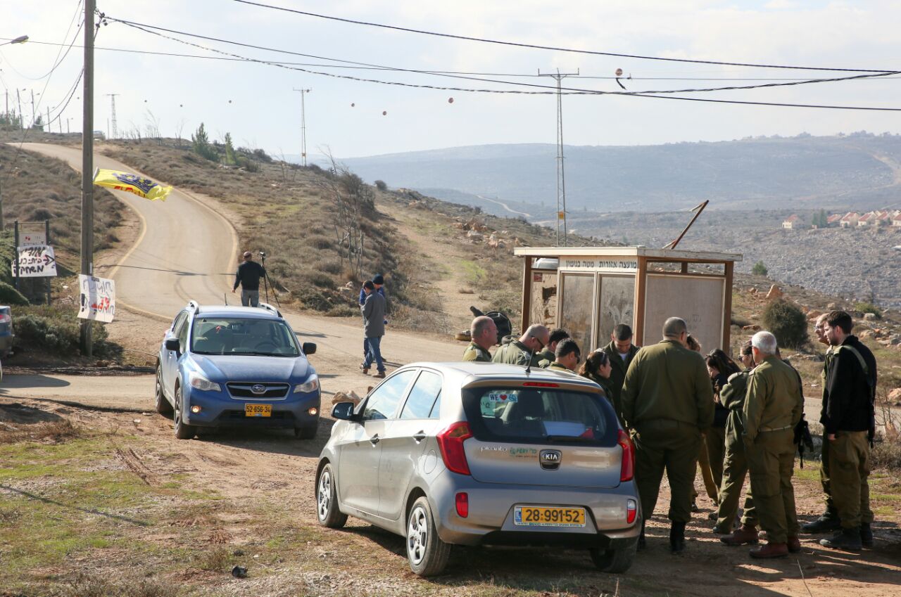 קציני צה"ל מסיירים סמוך לחלקה (הלל מאיר, tps)