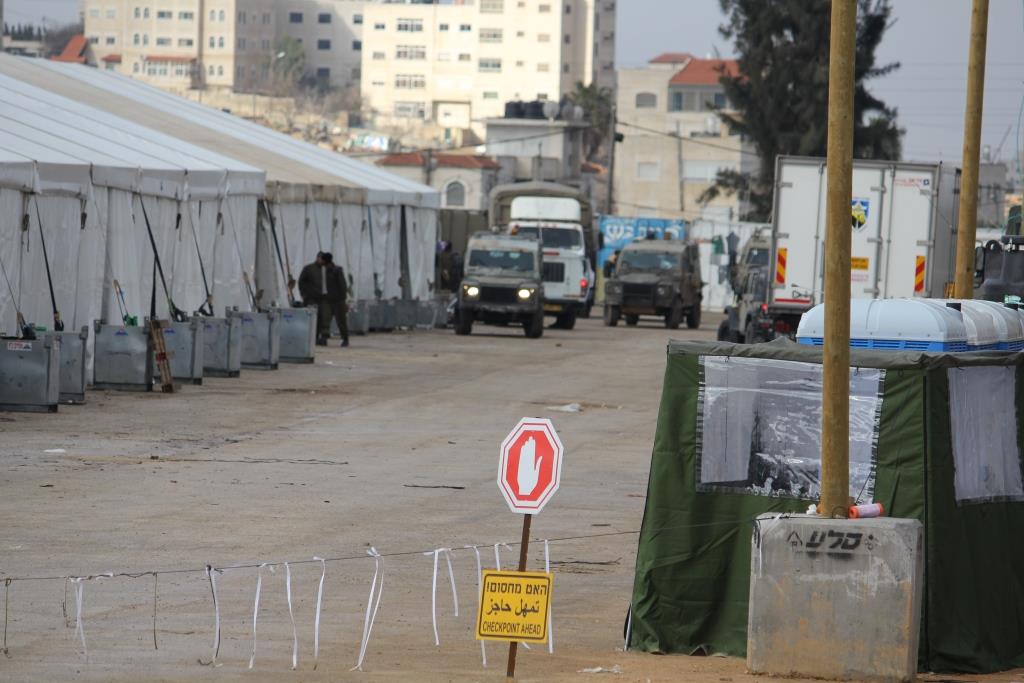 צה"ל מקים אוהלים סמוך לאוגדת איו"ש כהכנה לגירוש התושבים (מתי עמר, tps)