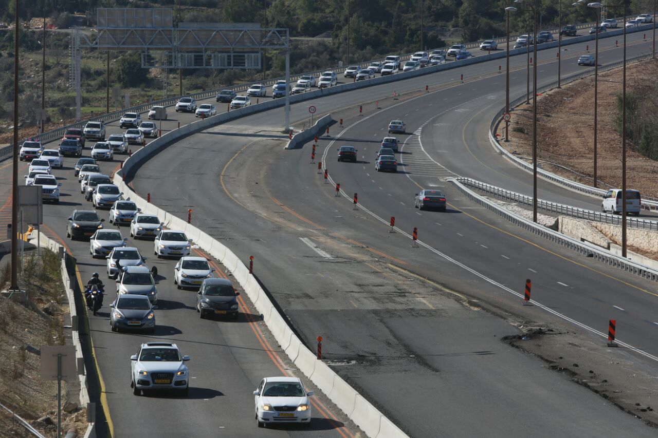 פקק בכביש 1 בעקבות שיירת המחאה (הלל מאיר TPS)