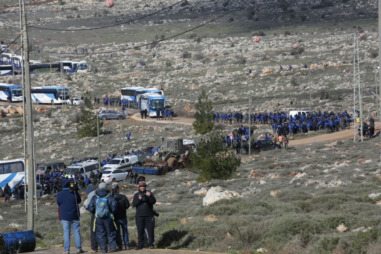 השוטרים מתקרבים לעמונה (מתי עמר, tps)