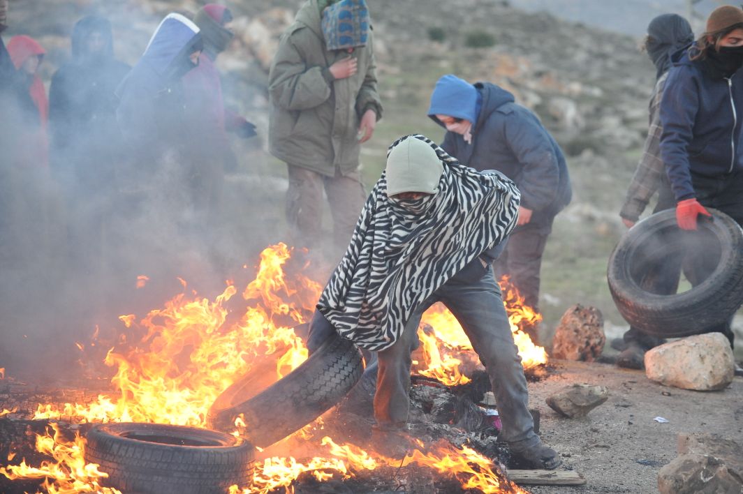 פעילים מתכוננים לכניסת הכוחות (יואס דודקביץ, tps)