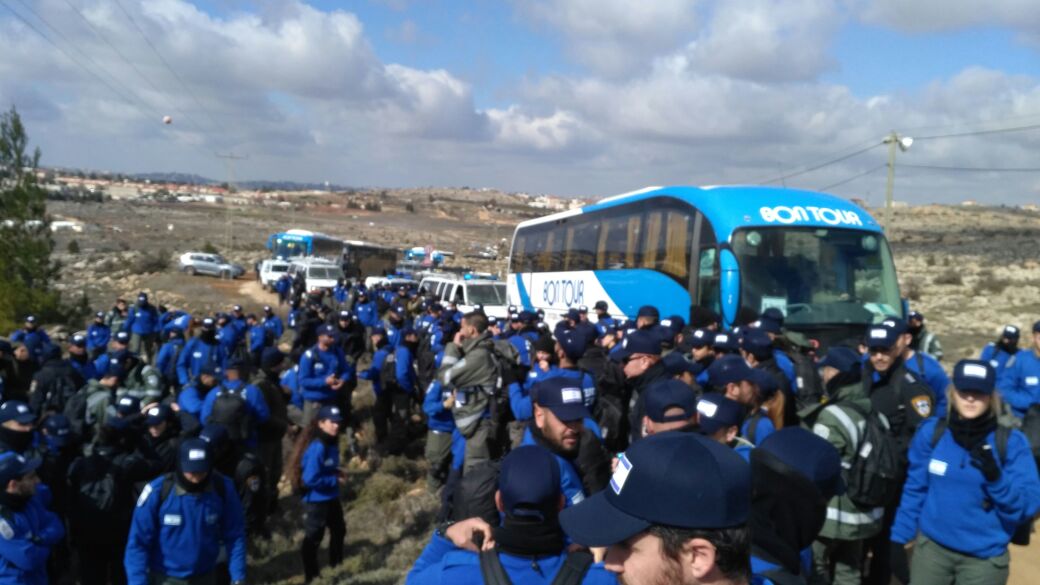 כוחות הגירוש בפתח הישוב עמונה