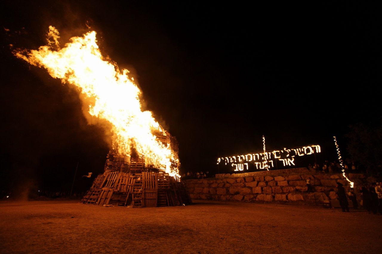 חוגגים ב'אור הגנוז' (אהרון קראהן TPS)